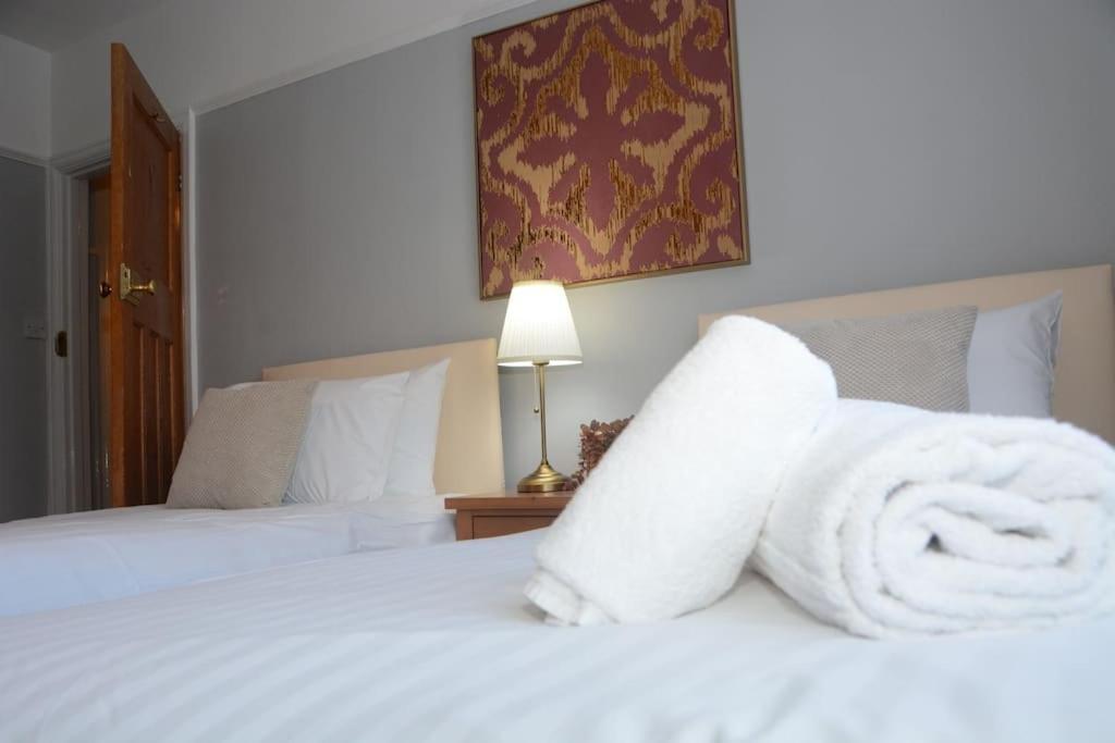 3 Bed House In The Heart Of Palmers Green, Casa vacanze Londra