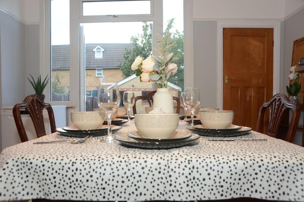 Casa vacanze 3 Bed House In The Heart Of Palmers Green, *