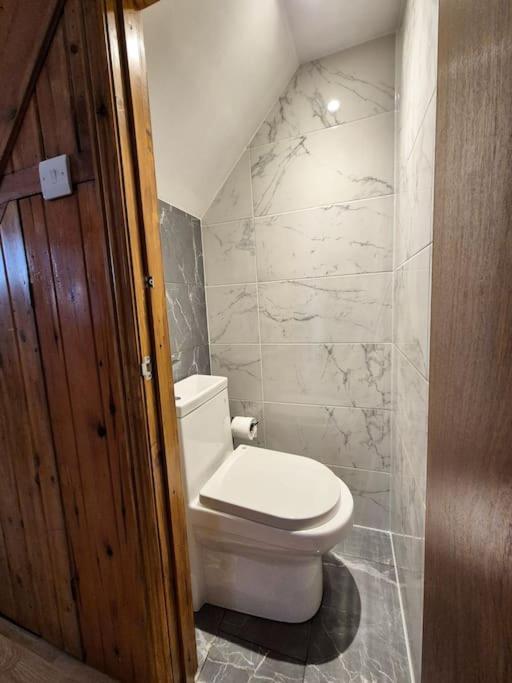 3 Bed House In The Heart Of Palmers Green, Casa vacanze Londra