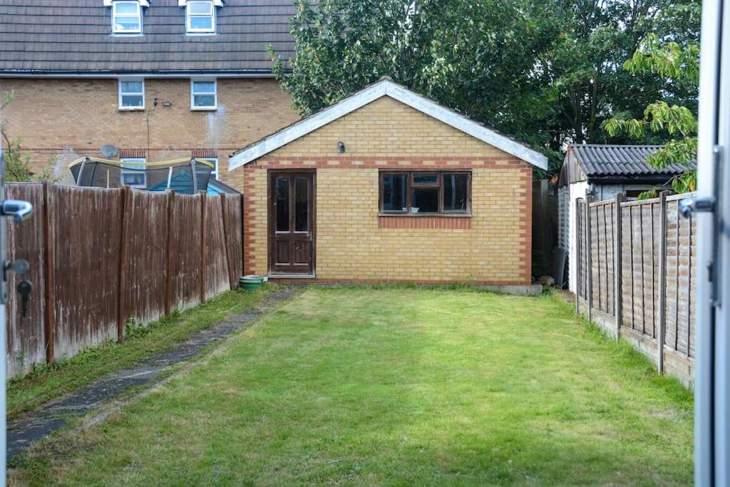 3 Bed House In The Heart Of Palmers Green, Casa vacanze