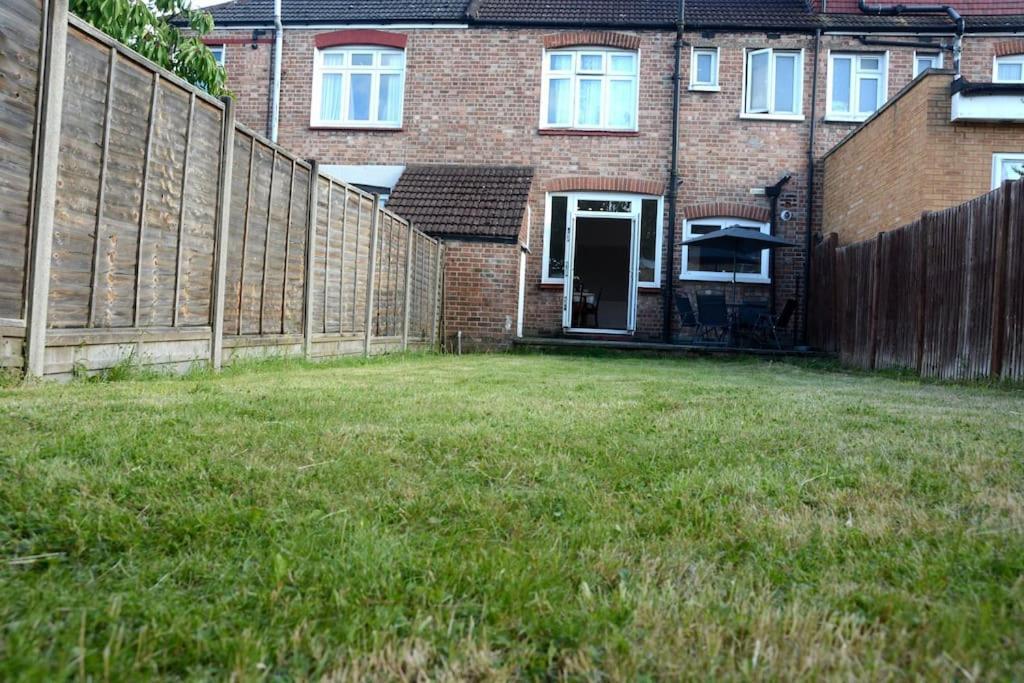 Casa vacanze 3 Bed House In The Heart Of Palmers Green, Londra